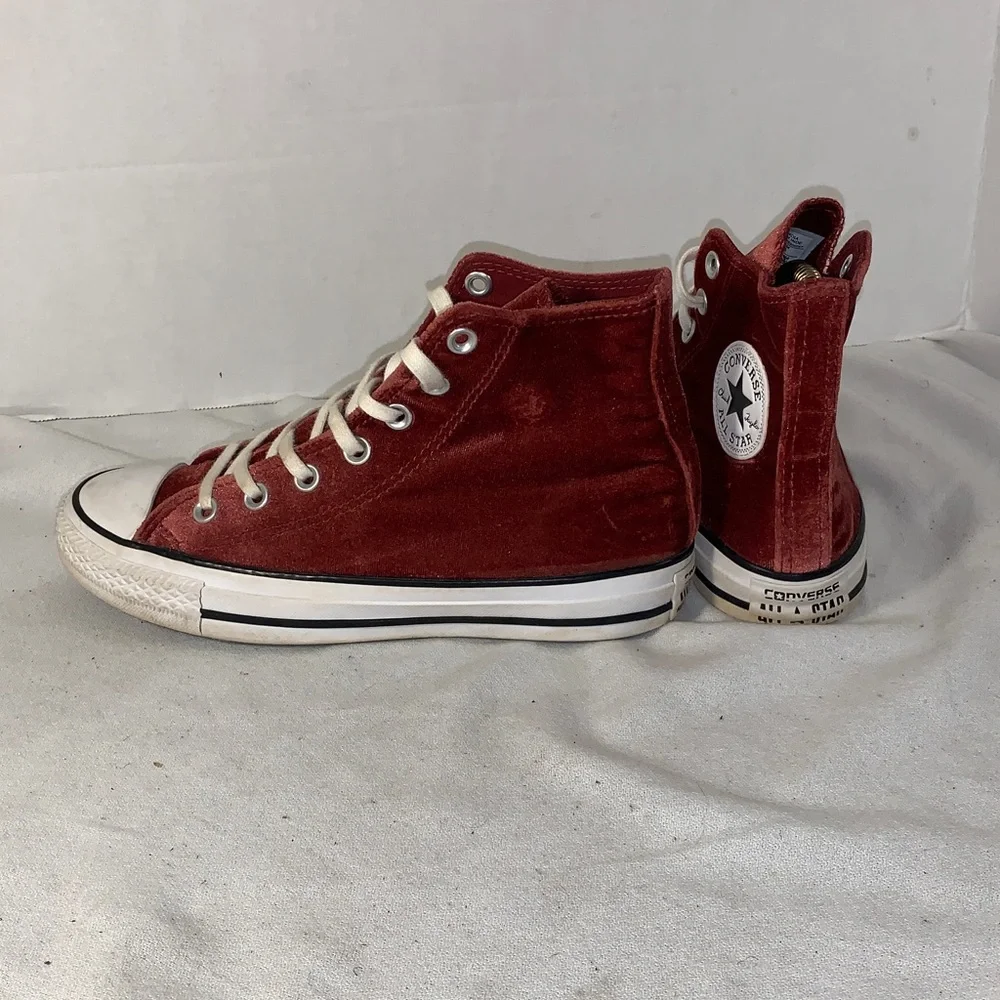 Converse Kids All-Star Chuck Taylor Velvet High Top Sneakers in Burgundy Red